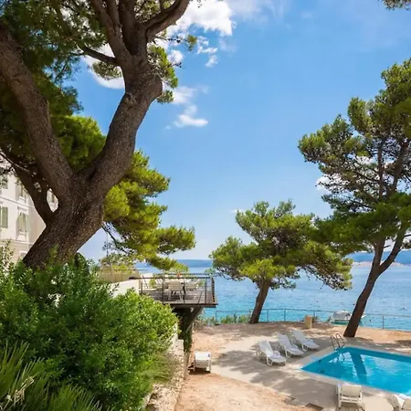 Luxury Beachfront Sea Palace Villa *
